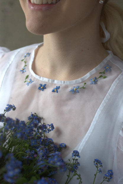 Průsvitná halenka